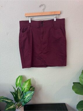 Apt. 9 NWT Women’s Maroon Skirt with Tummy Control